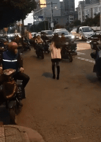 好奇你躺在別人老婆旁邊是什么感覺(jué) 酸爽的動(dòng)態(tài)效果圖