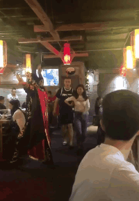 好奇你躺在別人老婆旁邊是什么感覺(jué) 酸爽的動(dòng)態(tài)效果圖