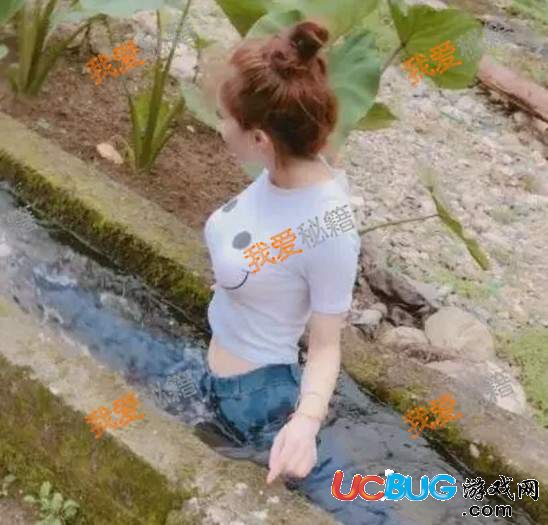 抖音水溝劈叉一字馬的美女妹子是誰